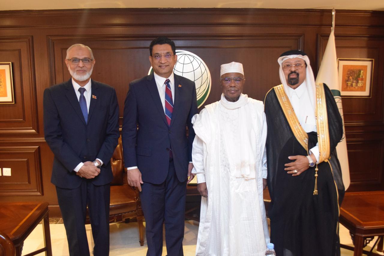Read more about the article Hon.Ali Sabry, Minister of Foreign Affairs of  Sri Lanka had a meeting with the Secretary General of OIC  H.E. Hissein Brahim Taha Sunday 03 March 2024 at the Orgaization of Islamic Cooperation (OIC) General Secretariat in Jeddah. Consul General Falah Alhabshi was accompanied to the Meeting.