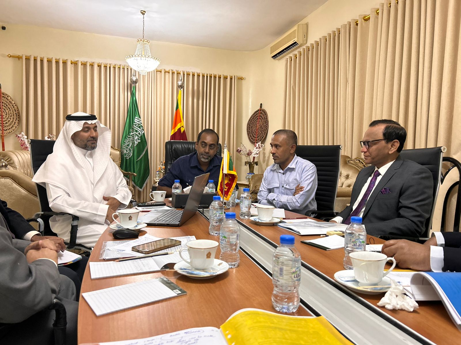 You are currently viewing Hon. Minister Hiniduma Sunil Senevi, Minister of Buddhasasana, Religious and Cultural Affairs, recently held discussions with Hajj Service Providers during his visit to Jeddah