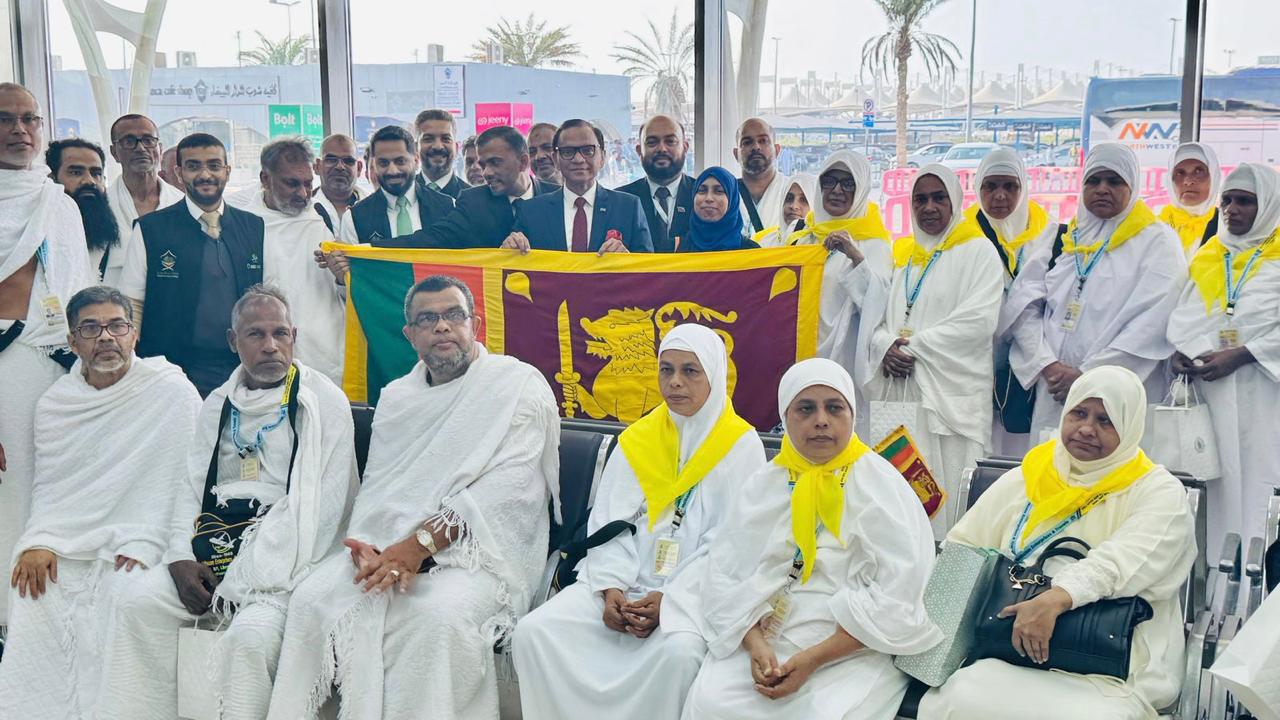 Read more about the article First Batch of Sri Lankan Hajj Pilgrims Welcomed by Sri Lanka’s Ambassador to Saudi Arabia in Jeddah